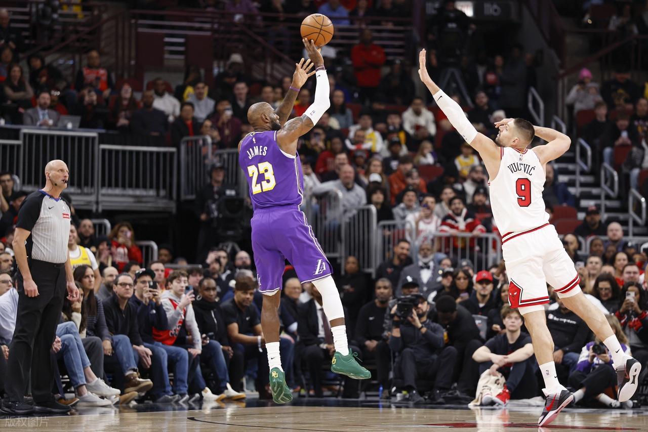 开云体育-湖人赢公牛，东契奇46+11队史首人，詹姆斯创下NBA历史第一神迹