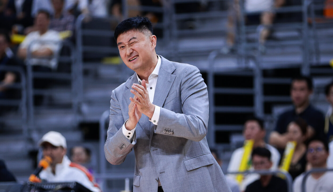 开云体育官方网站-拿过11冠被淘汰也不遗憾！粤媒喷杜锋：这么说你问过老板队员吗
